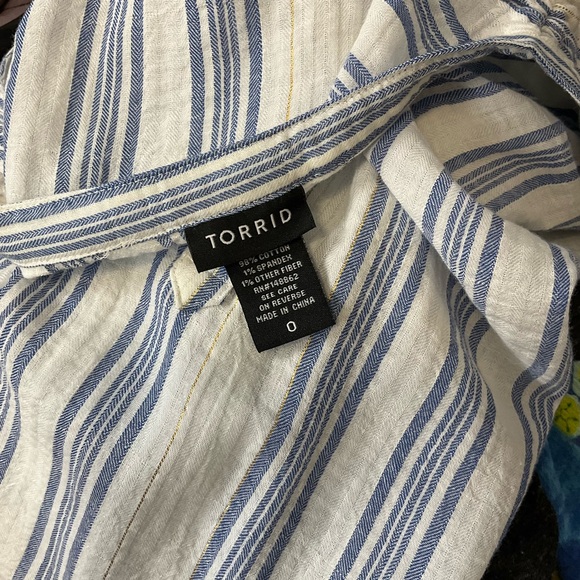 TORRID sz 0 (12) Sleeveless Blouse Darted Bustline Striped Slightly Sheer - Picture 6 of 6
